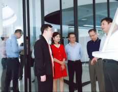 广东省工业和信息化局莅临开云线上登录平台入口-开云(中国)调研制造业创新中心建设情况 